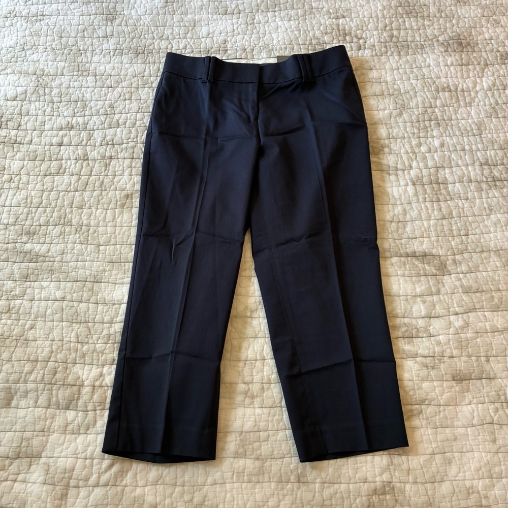 NWT - Ann Taylor Stretch Capris (Navy) Size 2P